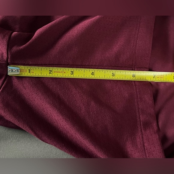 Women’s Medium Under Armour Shorts. EUC - Picture 6 of 8